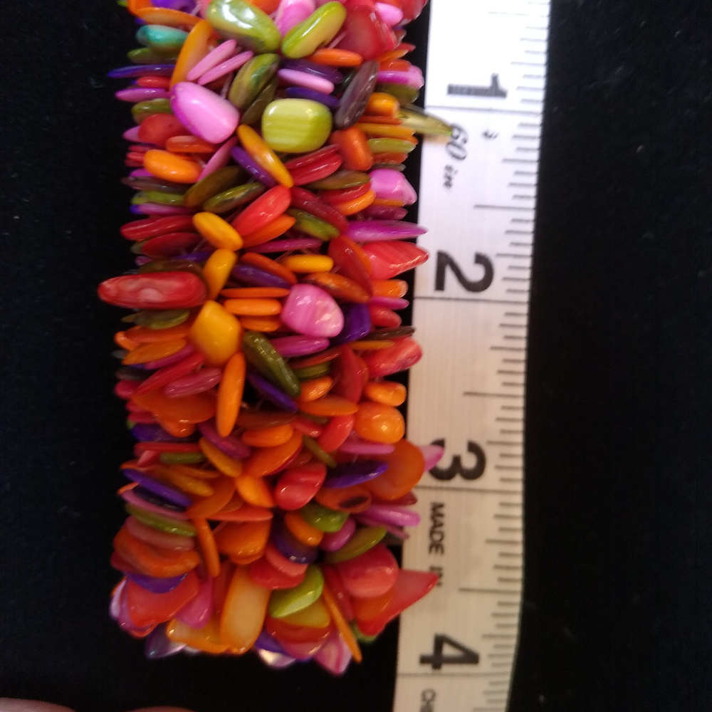 3/$10 Multi Color Shell Bracelet - Picture 4 of 5